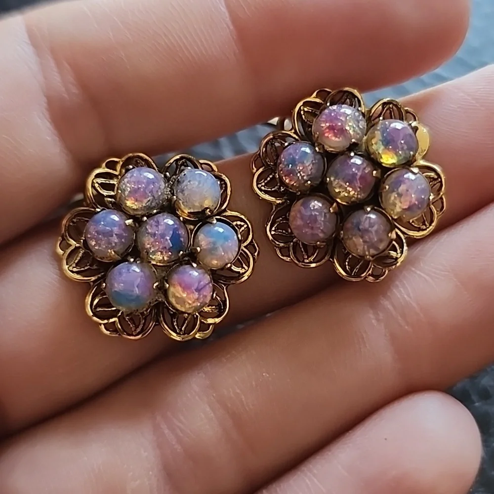 VTG clip on earrings - Picture 3 of 8